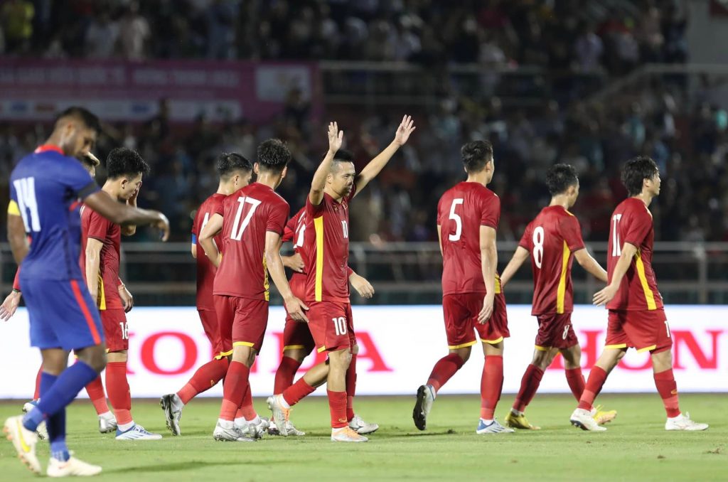 Việt Nam 4-0 Singapore Văn Quyết mở tý số