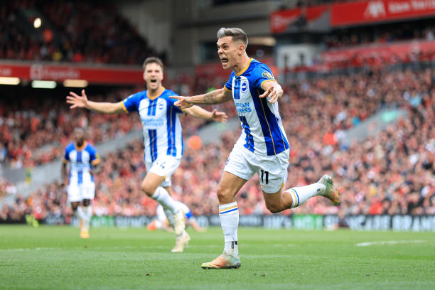 Leandro Trossard lập một hat-trick