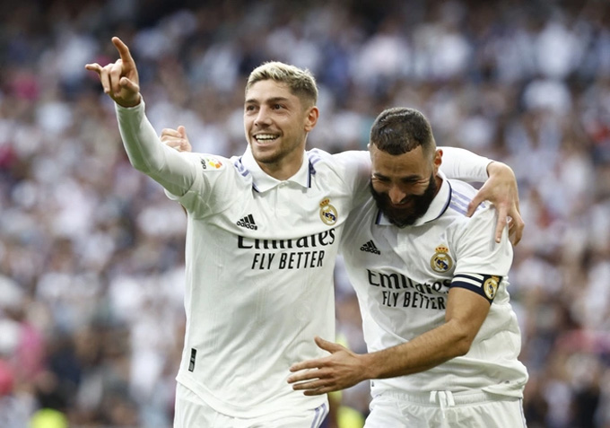 Valverde và Benzema ghi bàn cho Real